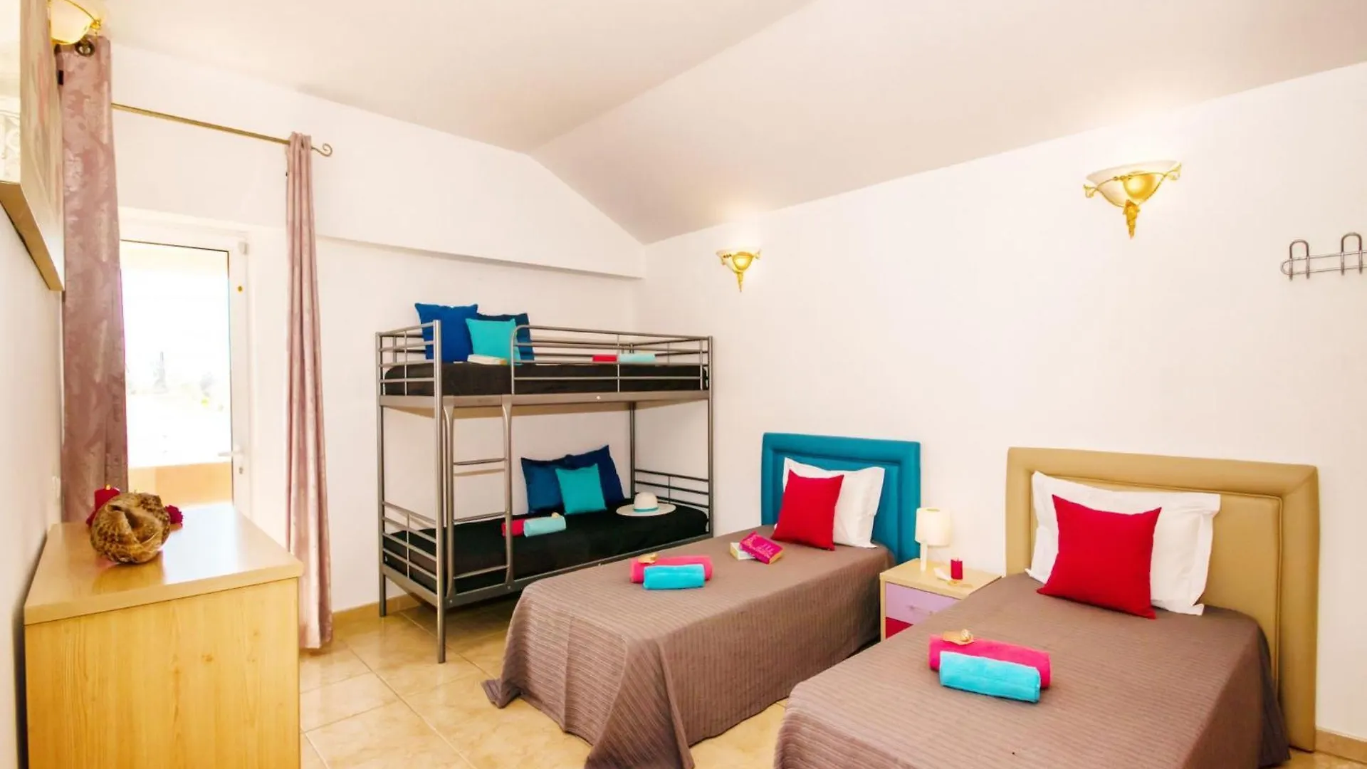 Spacious Villa In Albufeira
