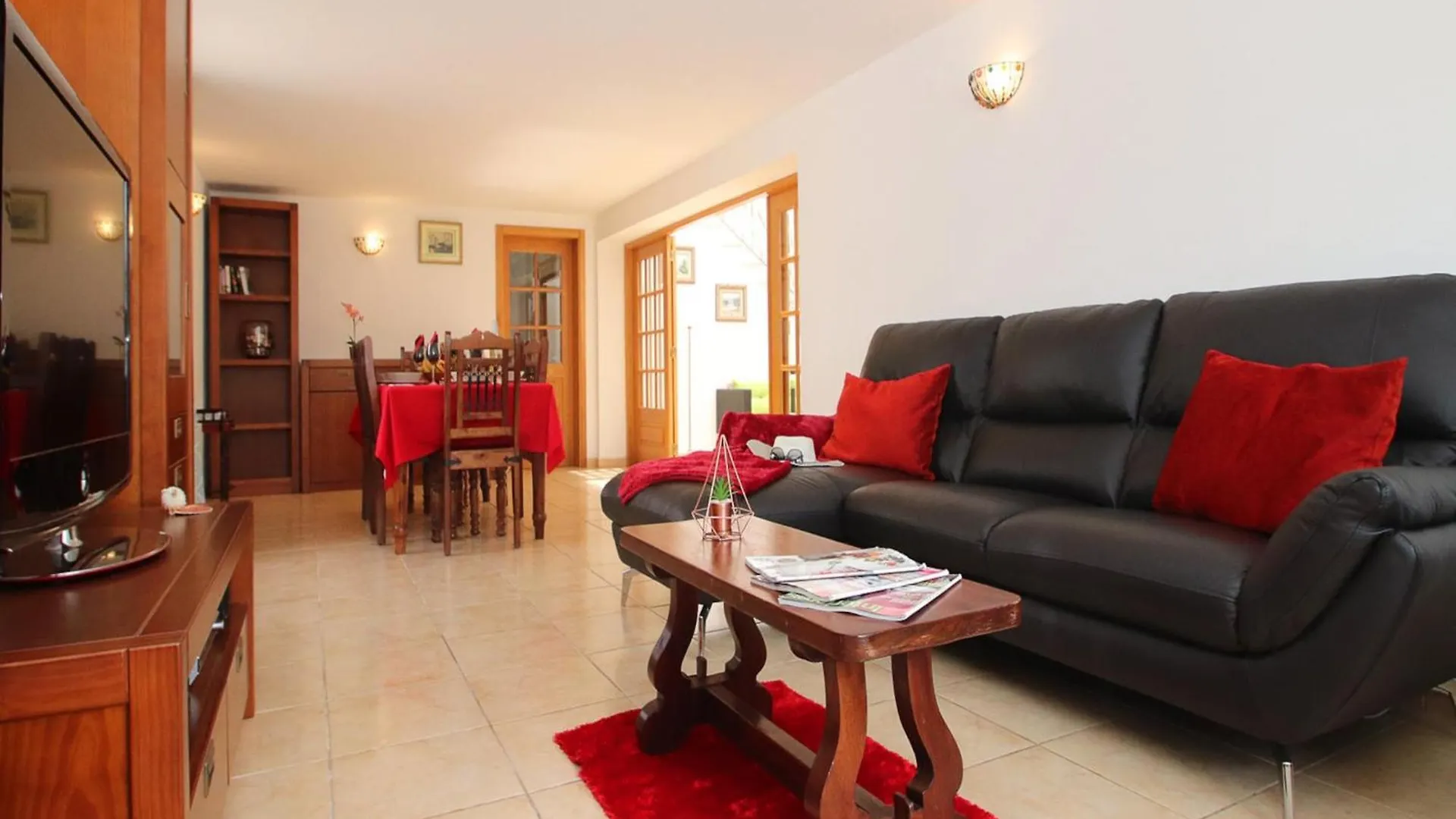 Spacious Villa In Albufeira