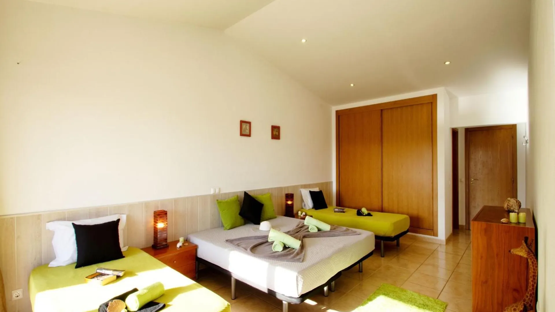 Spacious Villa In Albufeira
