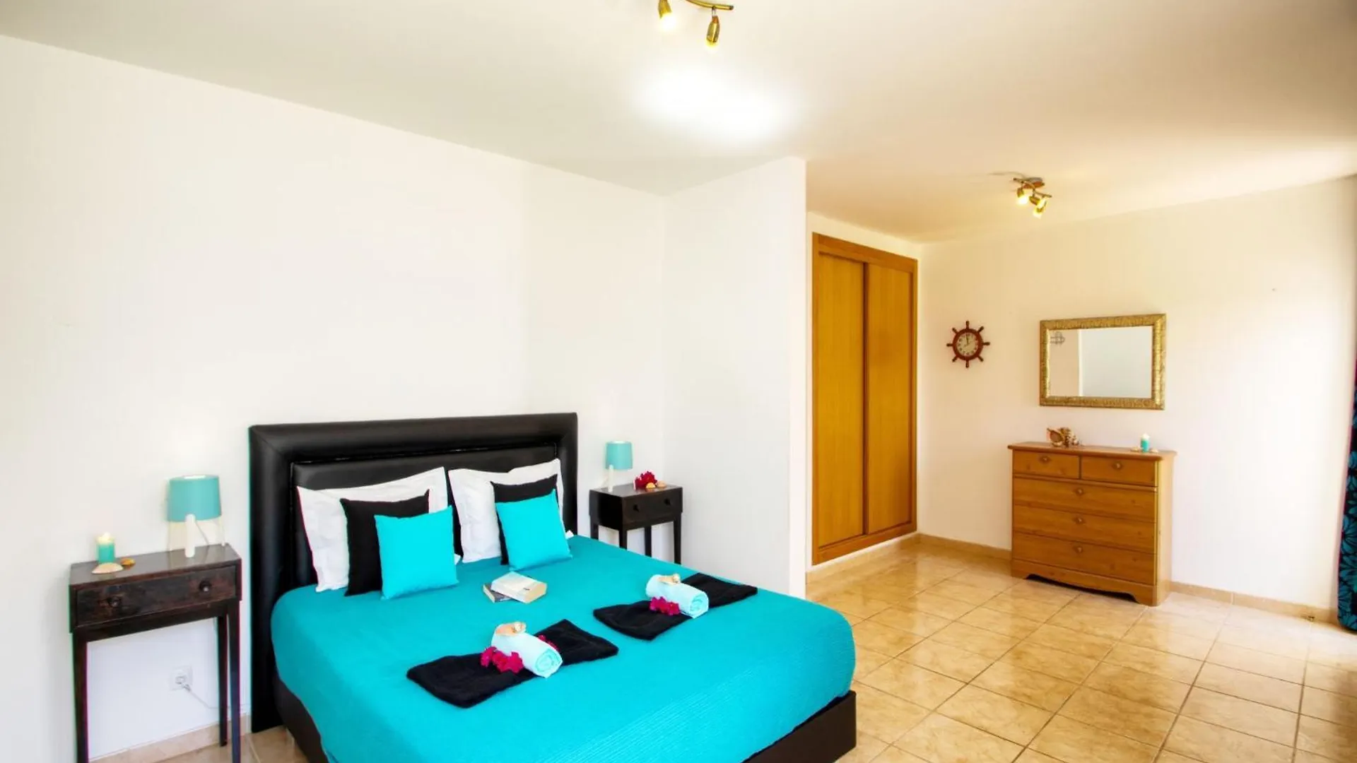Spacious Villa In Albufeira