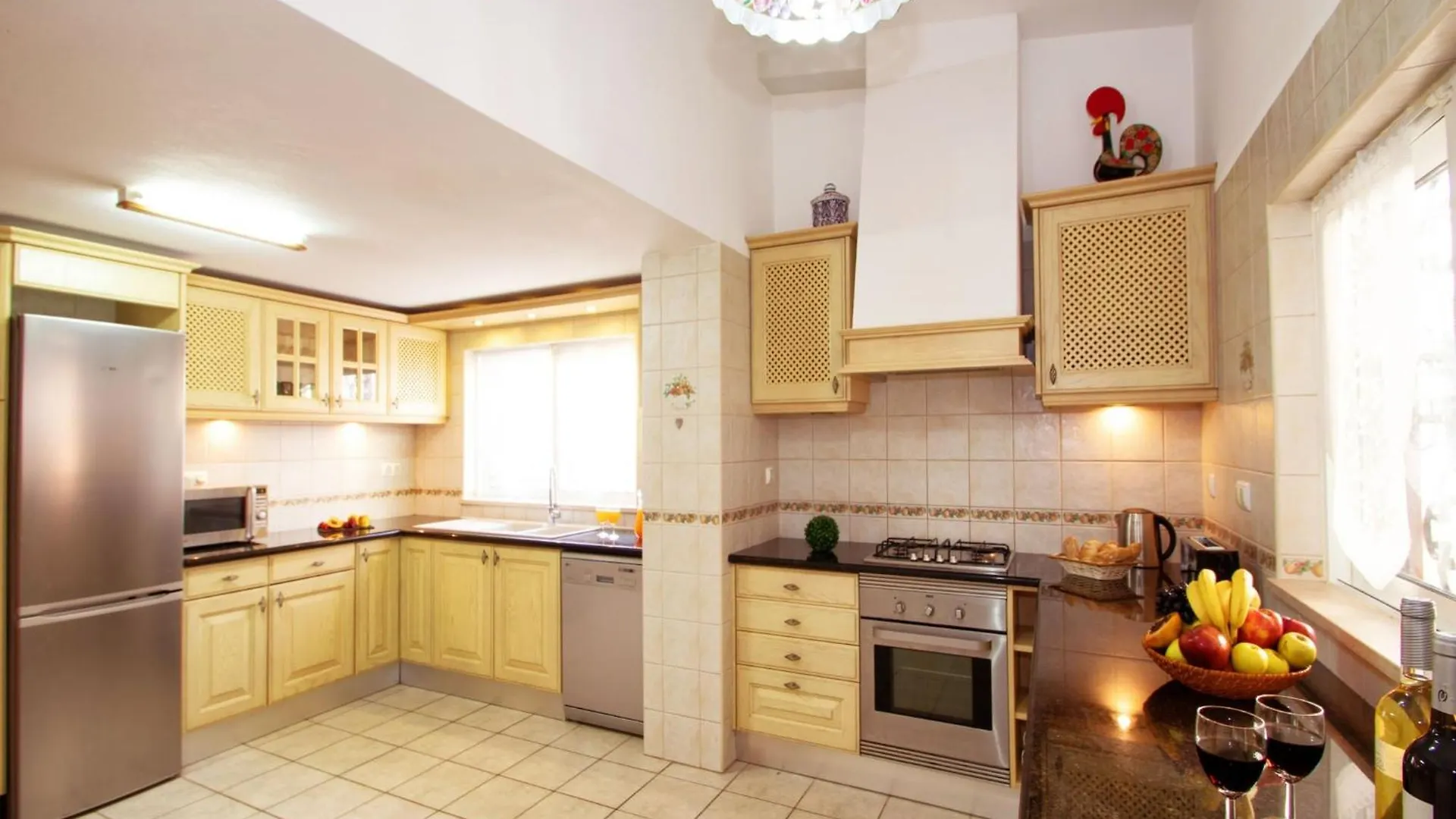 Spacious Villa In Albufeira