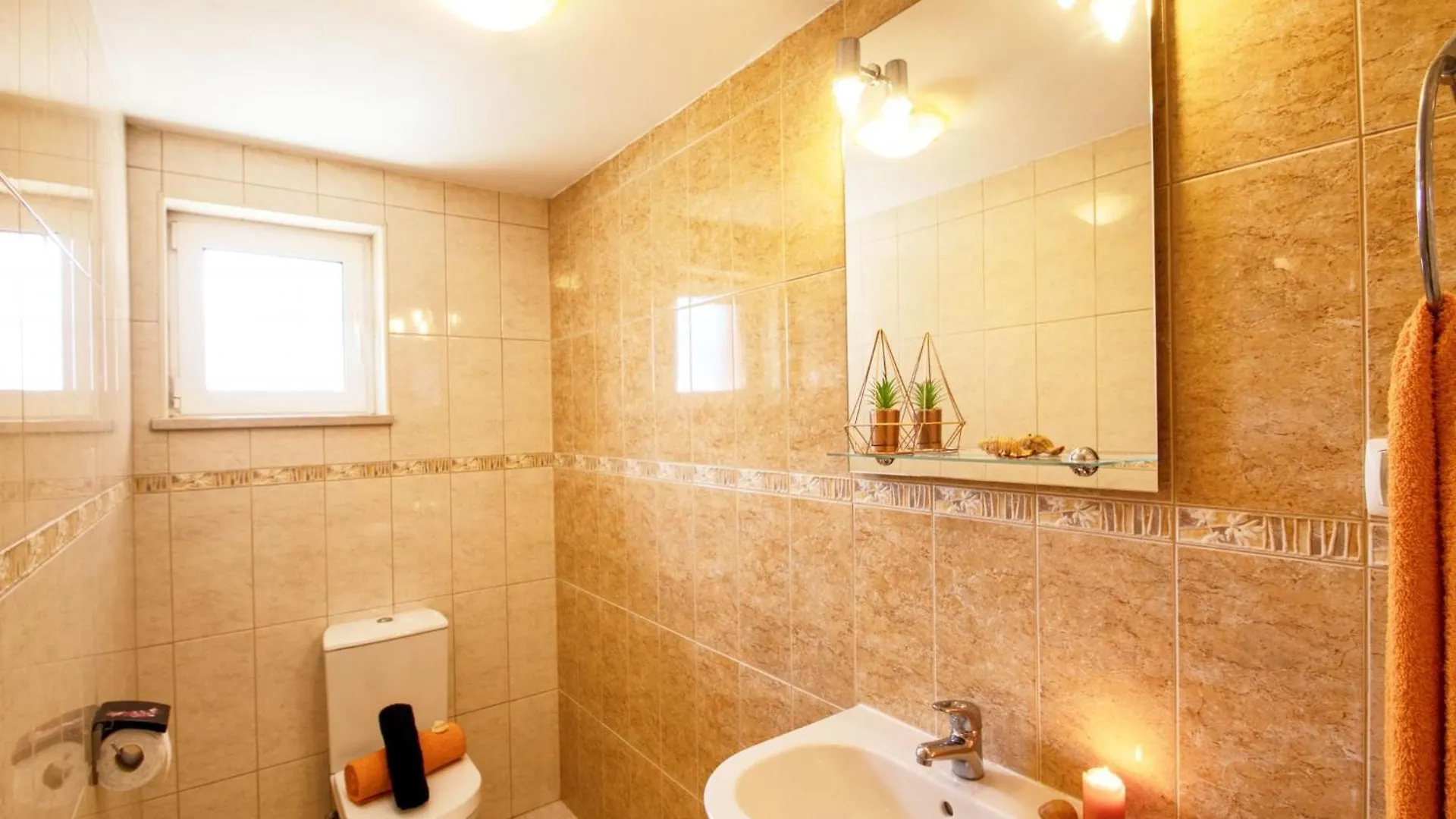 Spacious Villa In Albufeira