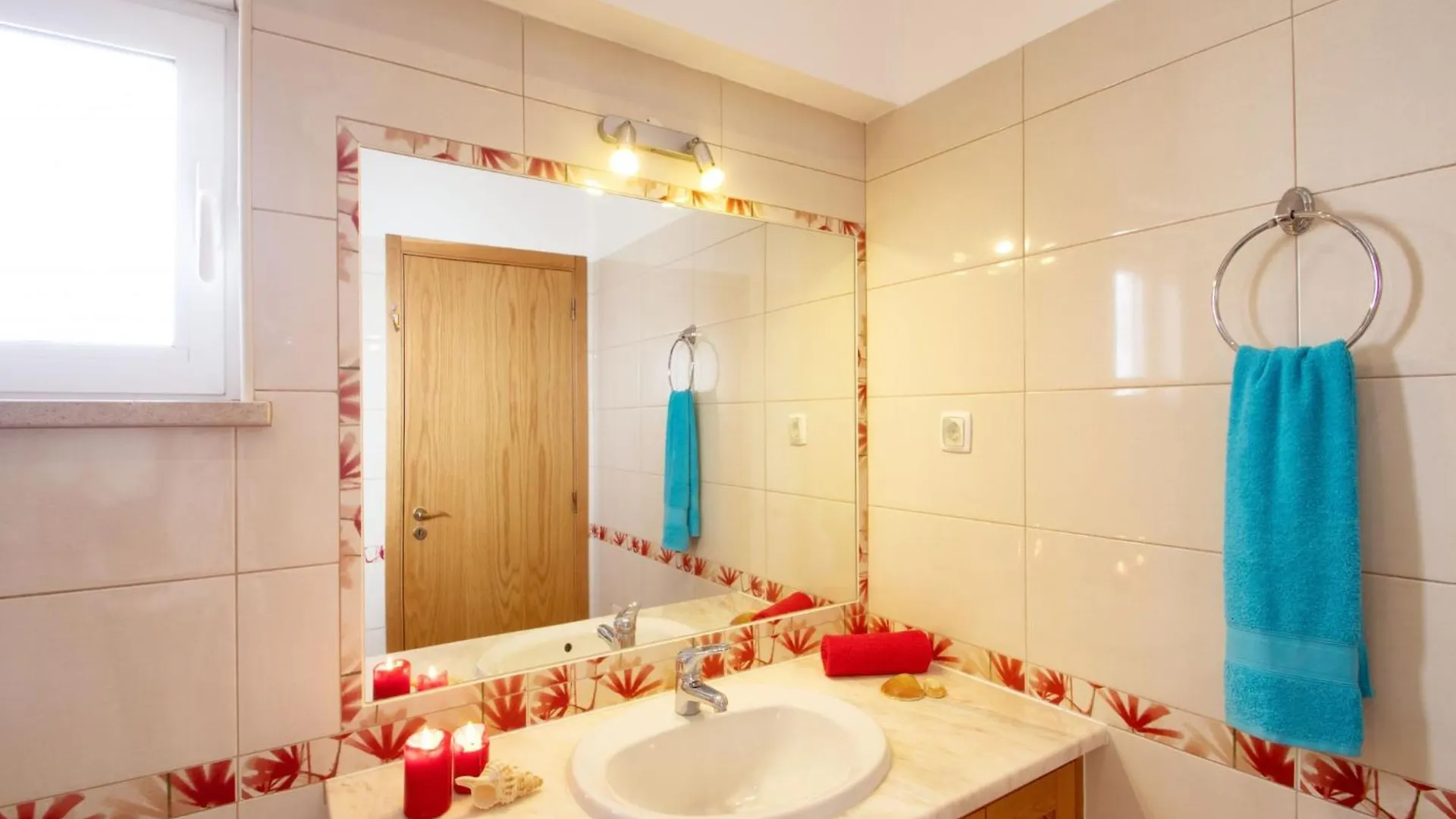 Spacious Villa In Albufeira